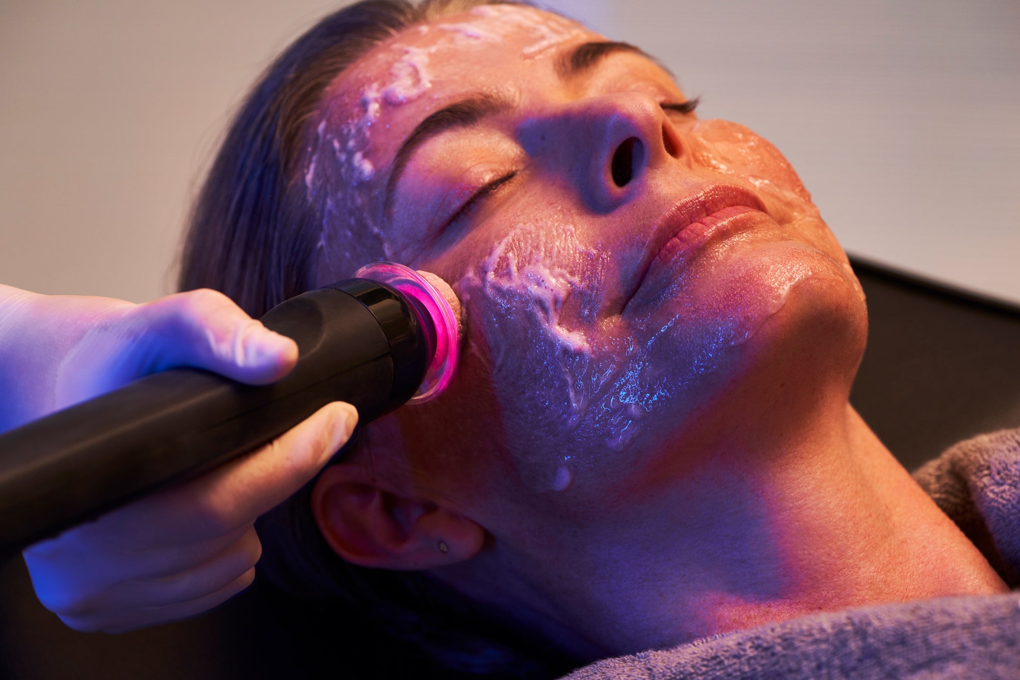 Glo2Facial by Geneo™